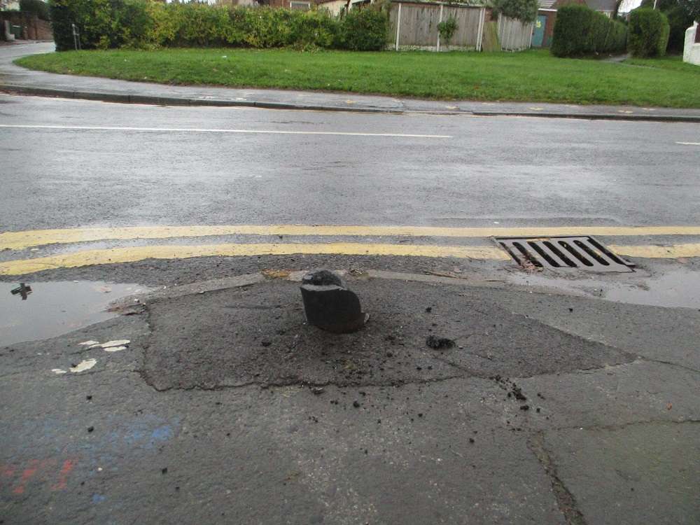 bollard (2).JPG Attached picture bollard (2).JPG